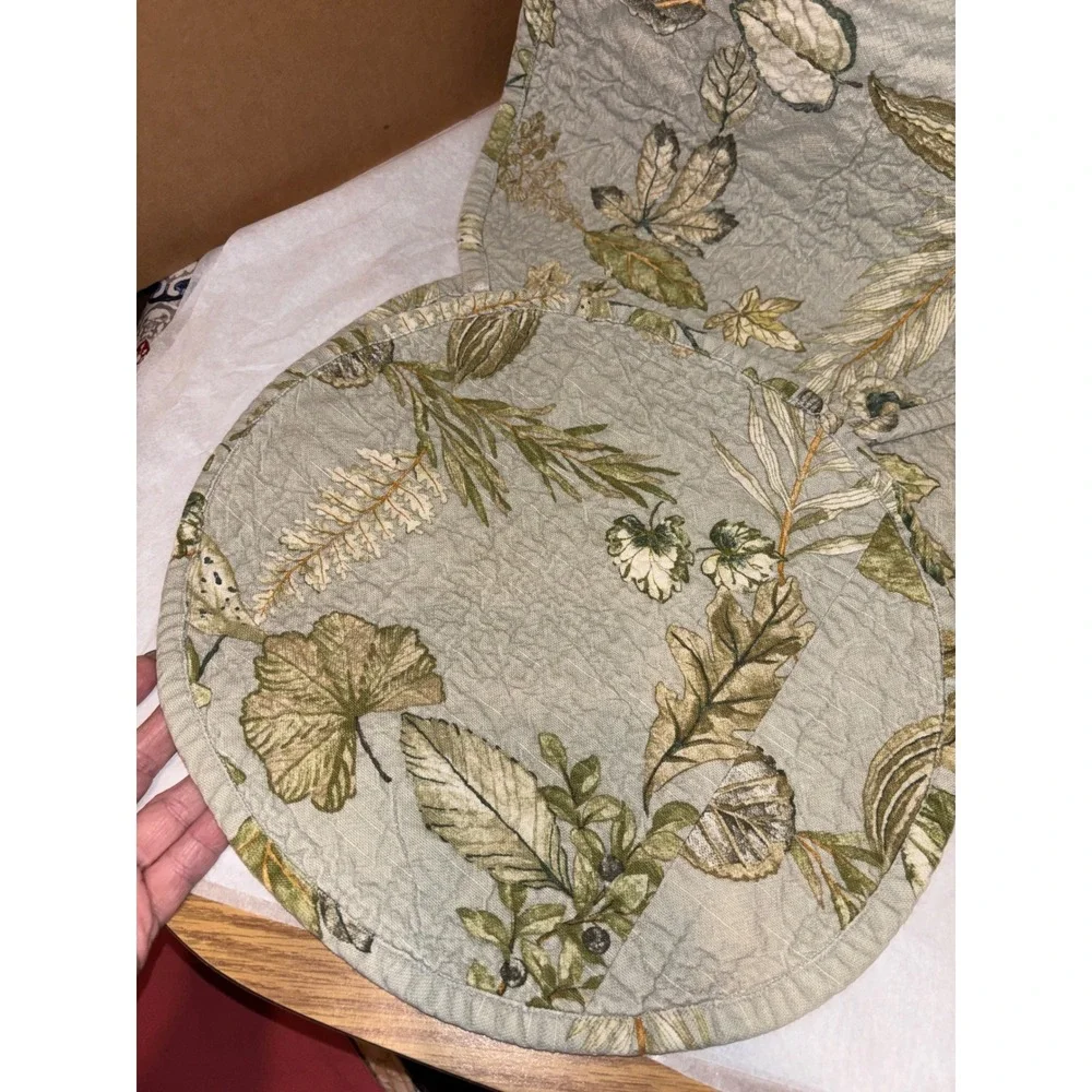 Set of 4 Quilted Round Placemats Sage Green Botanical Leaf Print Scalloped 13.5
